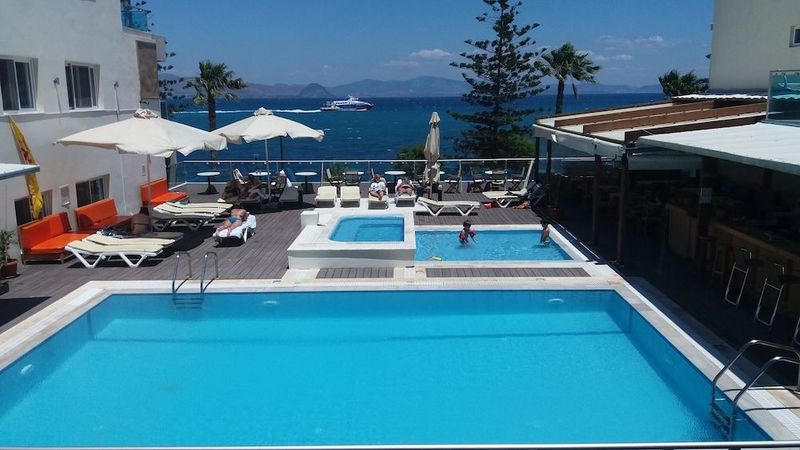 Bristol Sea View Apartments - Image 7