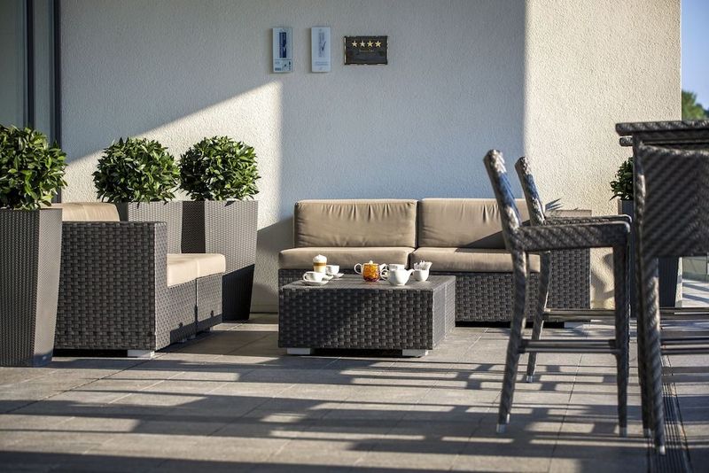 Radisson Blu Hotel, Hamburg Airport - Image 6