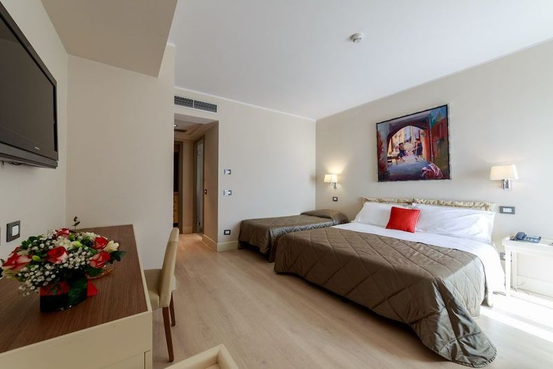 Hotel Mirasole International - Image 4
