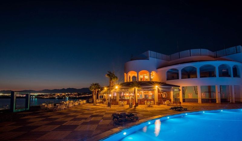Reef Oasis Blue Bay Resort - Image 4