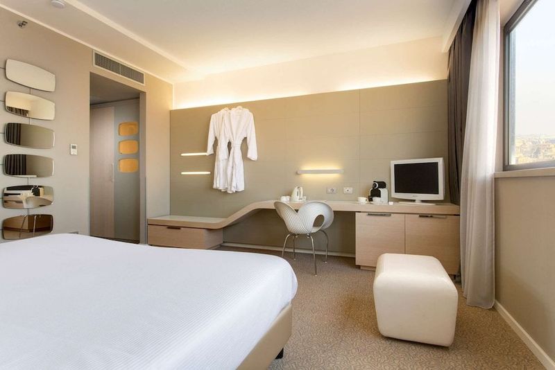 Best Western Plus Tower Hotel - Image 10