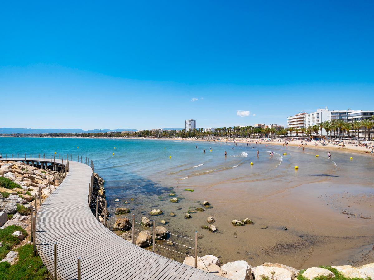 Utsikt over den fantastiske Platja de Llevant stranden i Salou