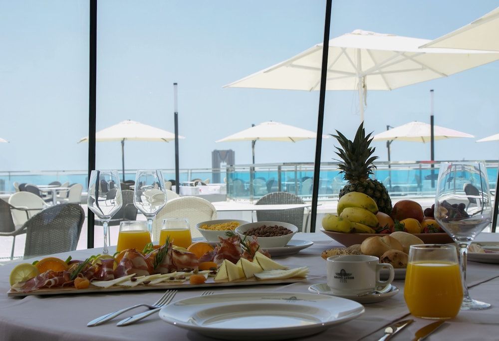 Grand Luxor Hotel - Image 9