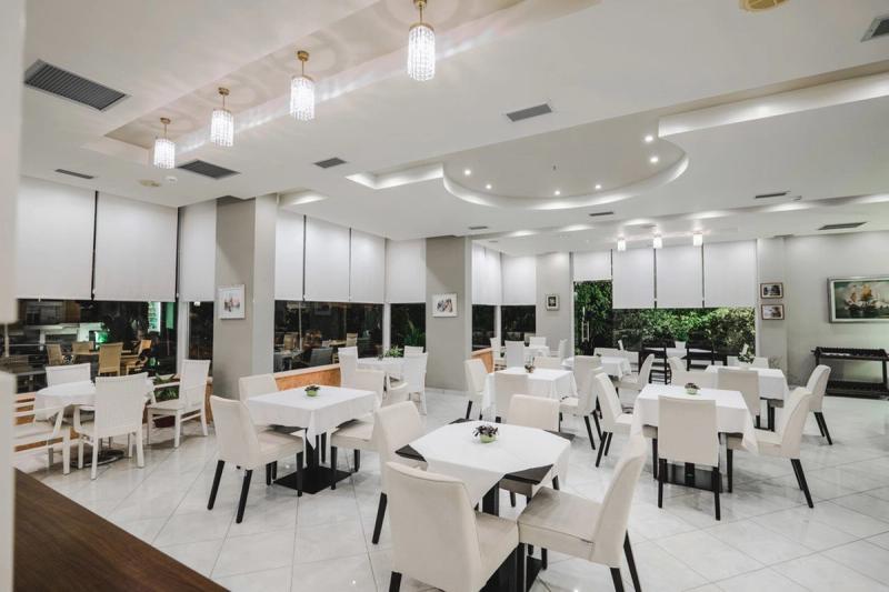 Hotel Oasis - Image 5