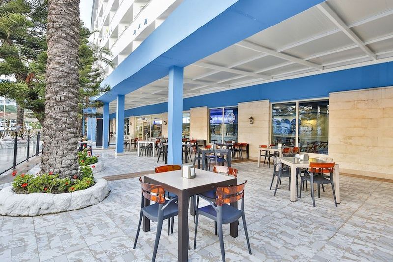 Crystal Admiral Resort Suites & Spa - Image 8