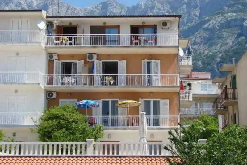 Renata Apartments