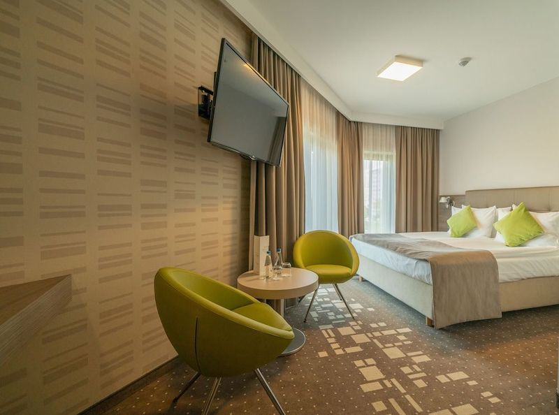 Q Hotel Plus Wroclaw - Image 8