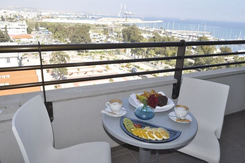 Sun Hall Hotel - Image 7