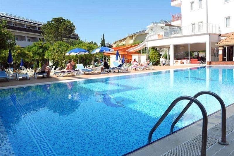 Cats Garden Hotel - Image 8