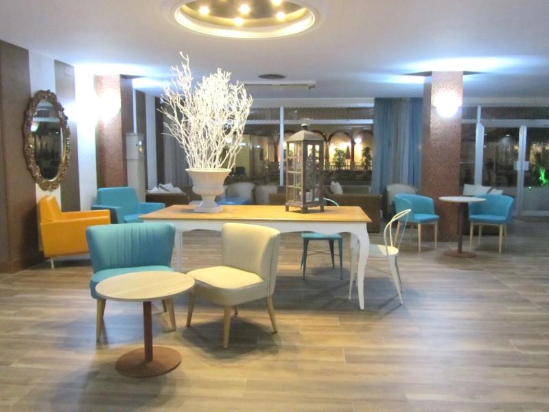 Miami Hotel - Image 2