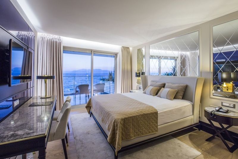 Charisma De Luxe Hotel - Image 8