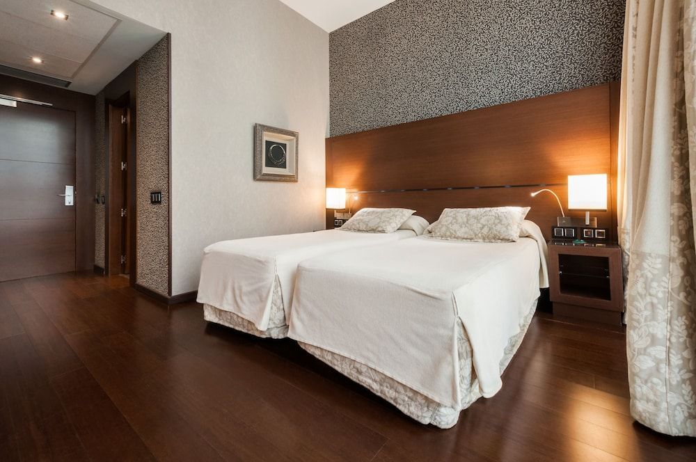 Hotel Colonial Barcelona - Image 10