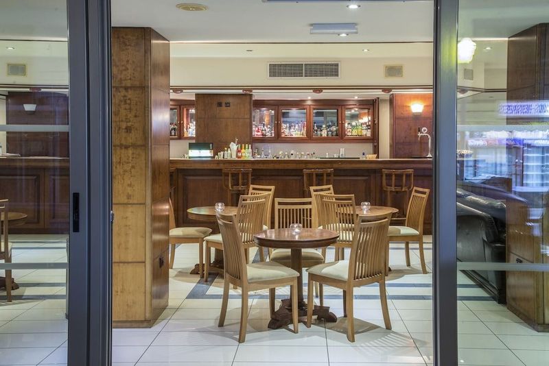 Manousos City Hotel - Image 6
