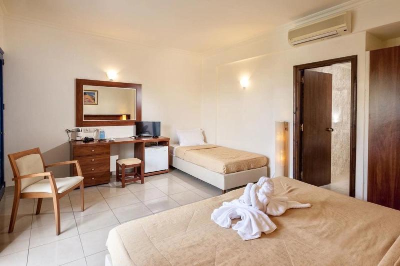 Adelais Hotel - Image 7