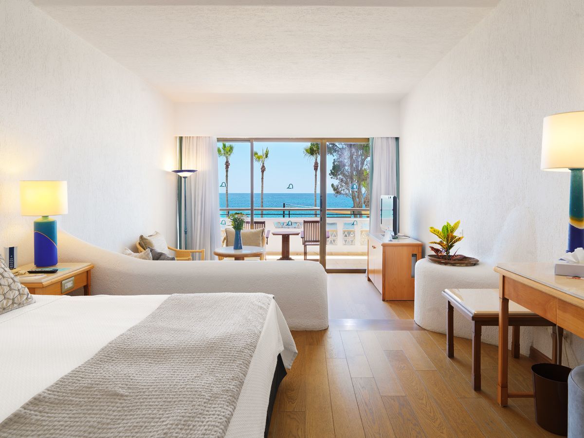 Coral Beach Hotel & Resort - Image 2