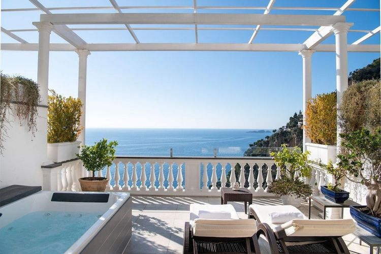 Hotel Villa Gabrisa ligger i Positano, og tilbyr rom med vakker sjøutsikt.