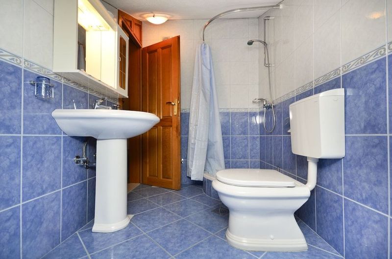 House Topic - Image 9