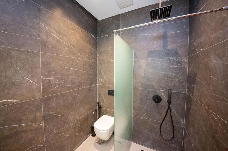 Area Hotel - Image 6