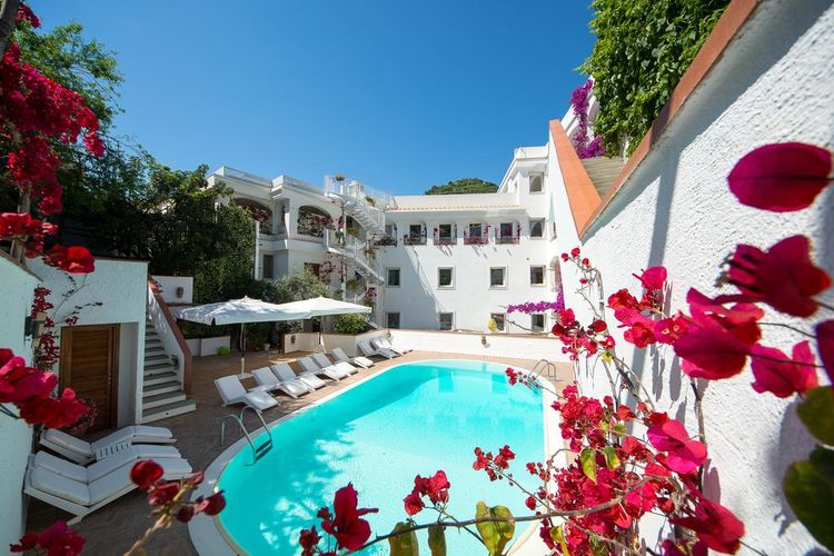 Bo i sentrum av Minori på et hotell som ligger nær stranden og har svømmebasseng, bar og resturant