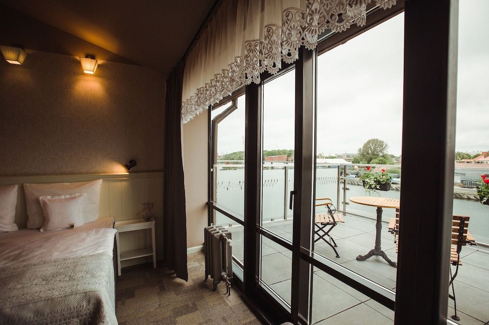 Promenade Hotel - Image 6