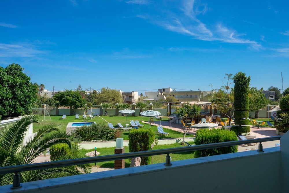 Stamos Hotel - Image 4