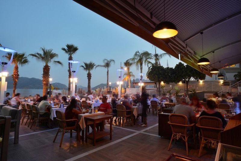 Maris Beach Hotel - Image 9