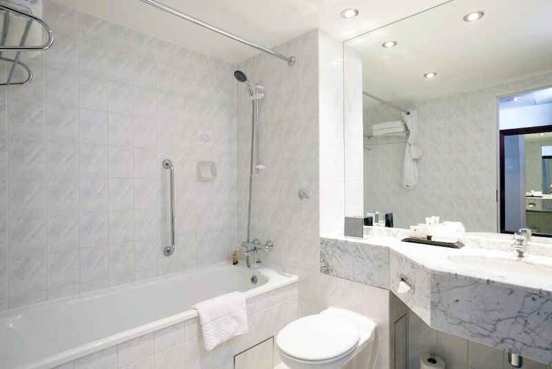 Stamford Bridge Hotel London - Image 7