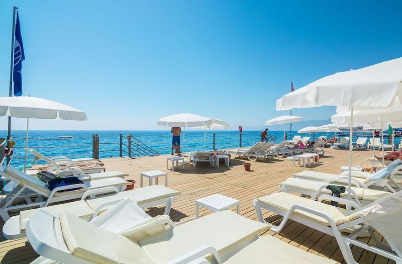 The Lumos Deluxe Resort Hotel & Spa - Image 2