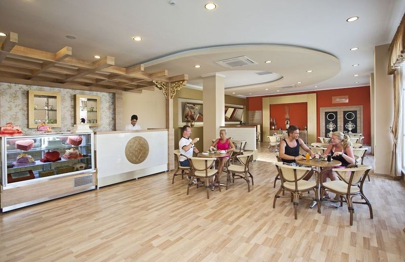 Titan Select Hotel - Image 9