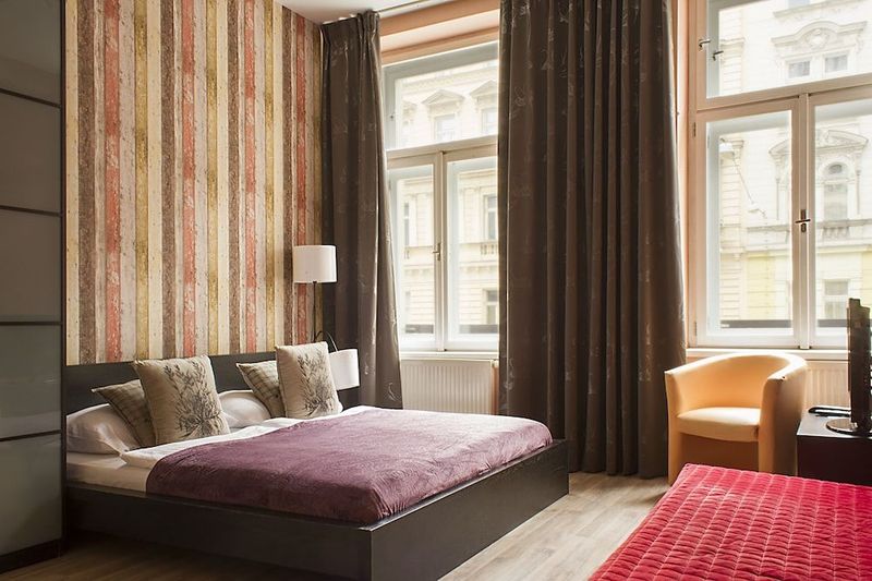 Royal Court Apartments - Image 2