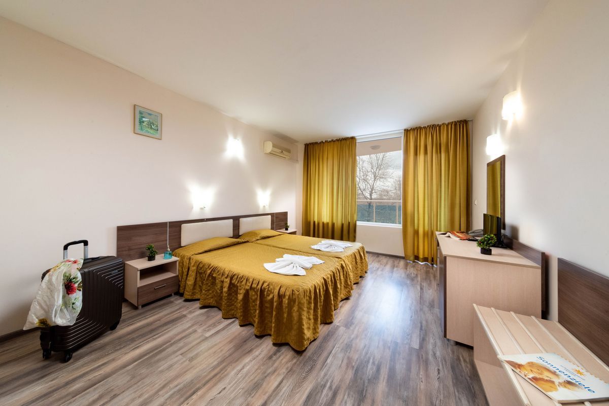 Esperanto Hotel - Image 2