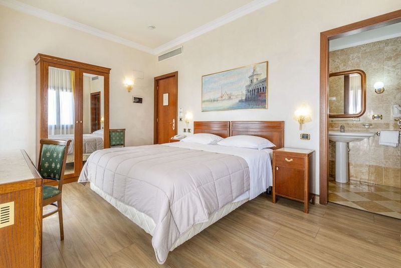 Hotel Panorama - Image 8