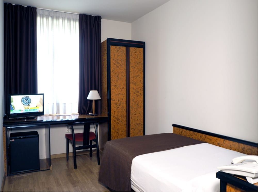 Glories Hotel - Image 5