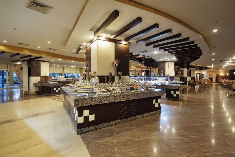 Crystal Admiral Resort Suites & Spa - Image 10