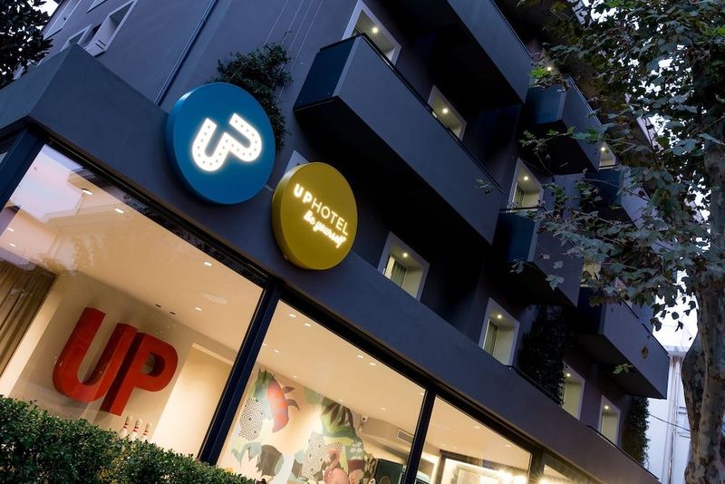 Up Hotel - Image 8