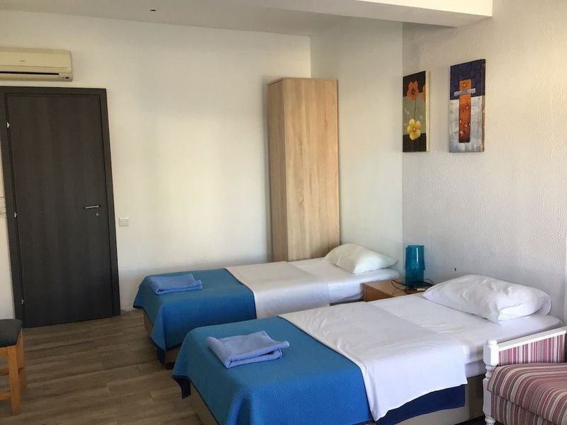 Florea Hotel Apartments - Image 4