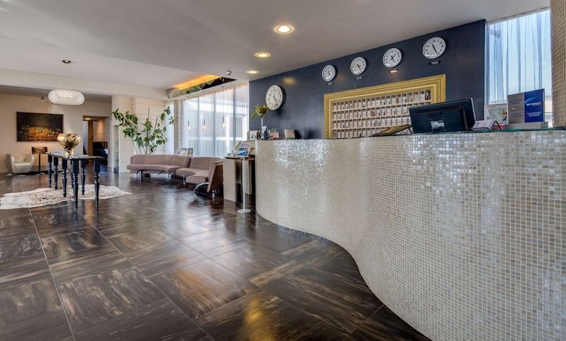 Best Western Plus Hotel Farnese - Image 4