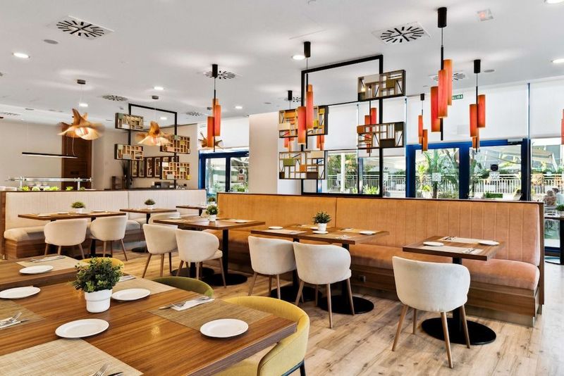 Hilton Garden Inn Sevilla - Image 5