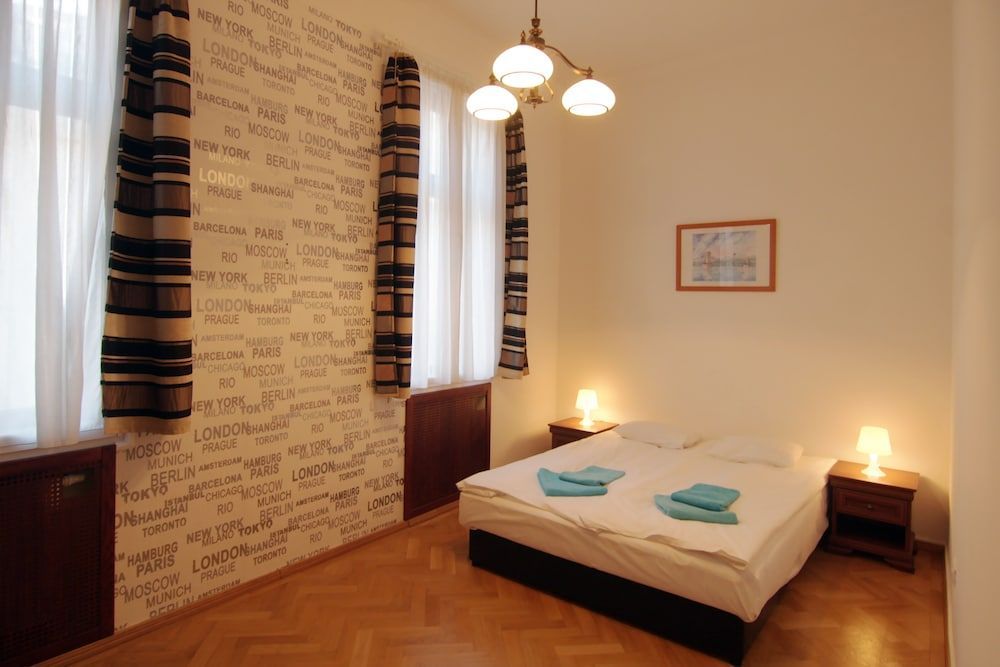 Gozsdu Court - Image 2
