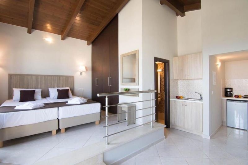 Carisa Suites and Apartments - Image 7
