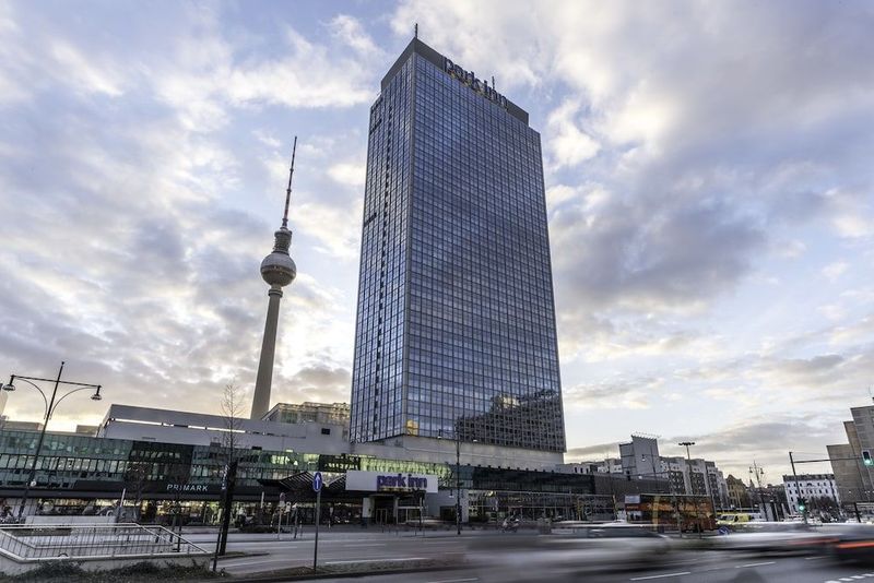Park Inn by Radisson Berlin Alexanderplatz - Image 4