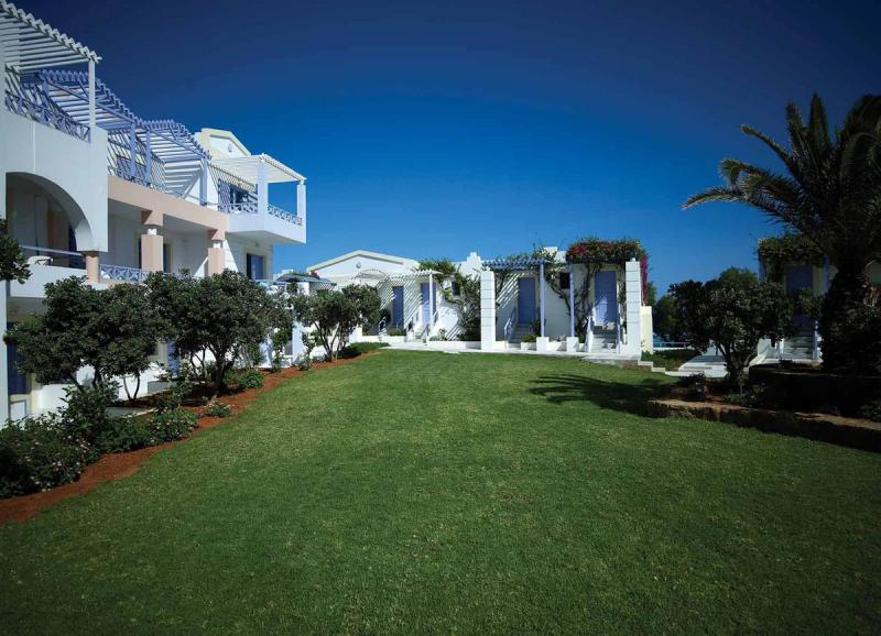 Serita Beach Hotel - Image 9