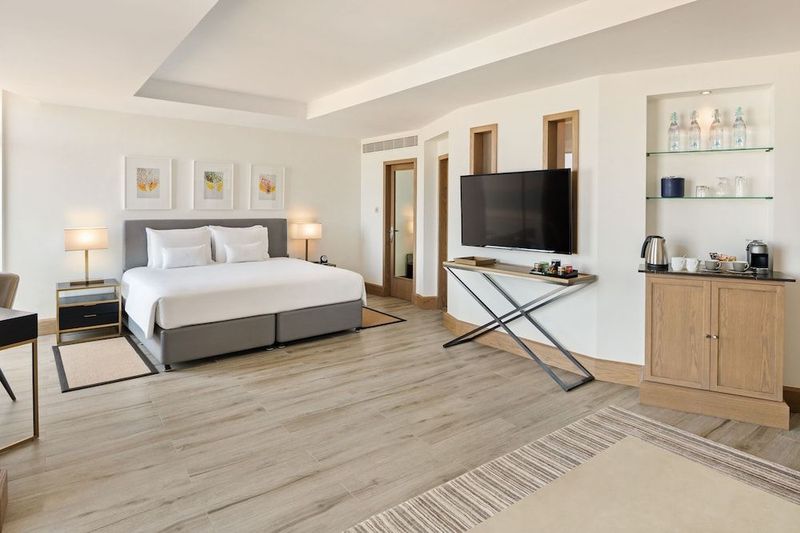 JA Beach Hotel - Image 6