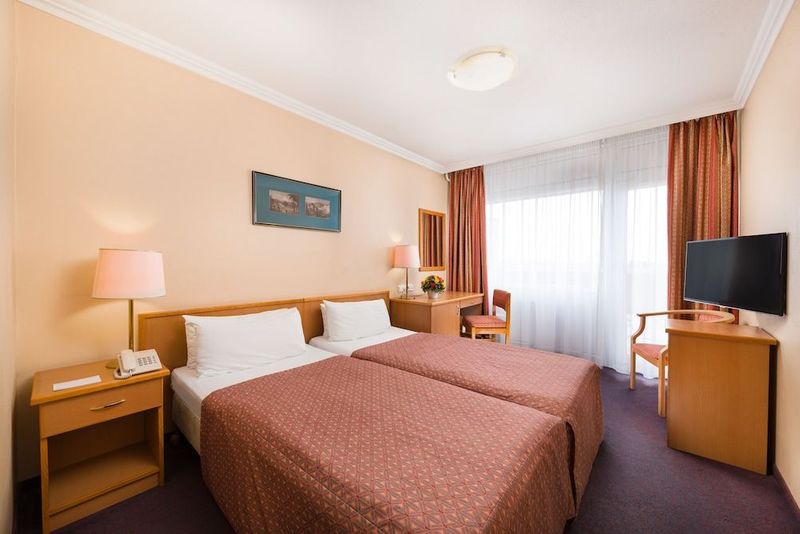 Danubius Hotel Arena - Image 2