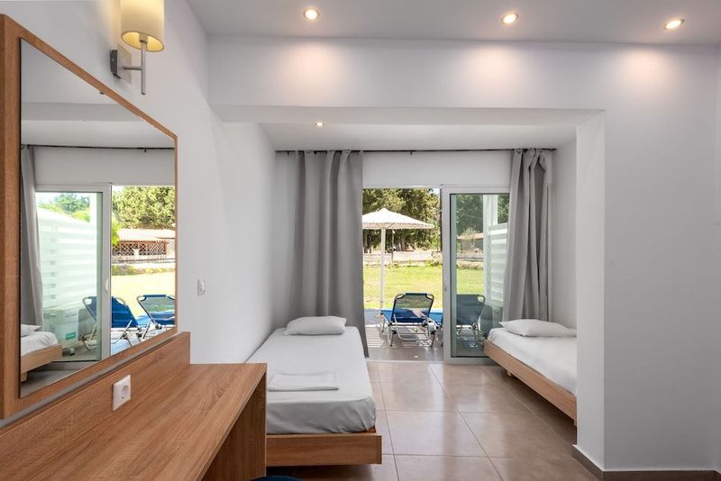 Delfinia Resort - Image 2