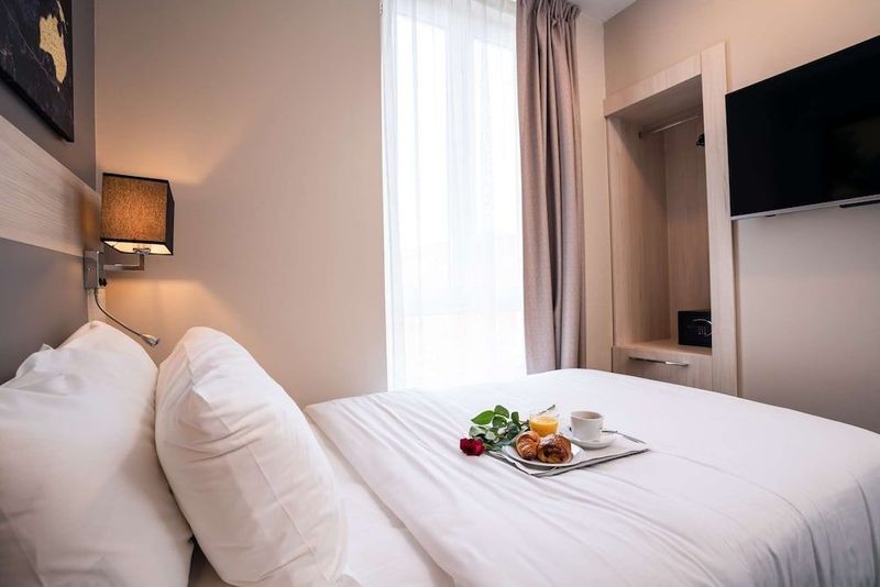 Hotel Univers - Image 2