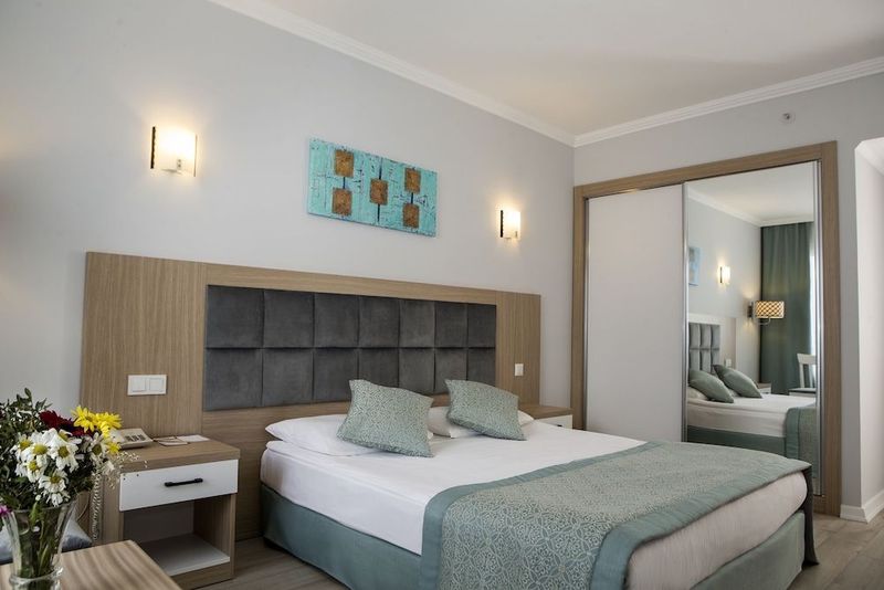 Adonis Hotel - Image 8