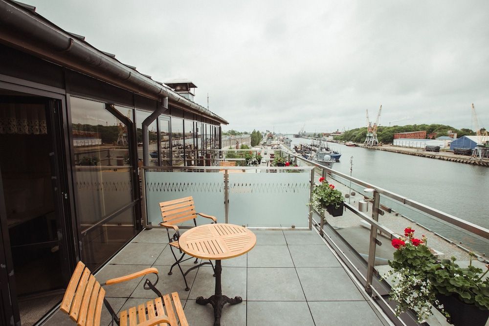 Promenade Hotel - Image 9