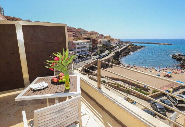 Hotel Riviera ligger med utsikt over havet i Castelsardo på Sardinia.
