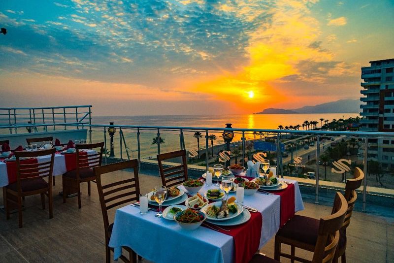 Senza Grand Santana Hotel - Image 6